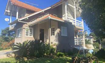 Imagem: Casa com amplo pátio no bairro Pousada