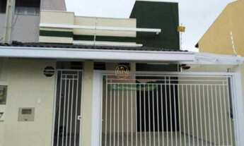 Imagem: Linda casa de 3 dormitórios e 1 suíte