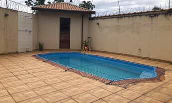 Imagem: Sobrado com 6 Dormitorio(s) localizado(a)