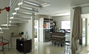 Imagem 3: Casa com piscina e móveis planejados à venda no Centro de Balneário Piçarras