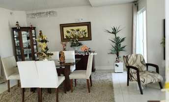 Imagem 6: Casa com piscina e móveis planejados à venda no Centro de Balneário Piçarras