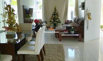 Imagem 7: Casa com piscina e móveis planejados à venda no Centro de Balneário Piçarras