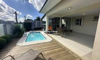 Imagem: Belíssima casa com piscina à venda em