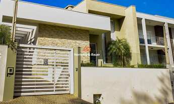 Imagem: Casa plana de alto padrão com piscina à