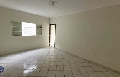 Imagem 7: Sua busca pelo lar ideal termina aqui! Casa confortável e encantadora no Jd. Palmeiras ll