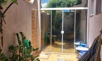 Imagem 2: Oportunidade Única: Apartamento Térreo no Jardim Botânico - Exclusividade e Conforto!