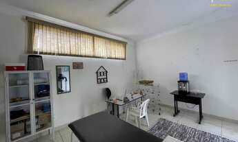 Imagem 2: Casa Térrea em Condomínio Espaçosa com 5 Dormitórios, Piscina, Área Gourmet e Mezanino, Vi