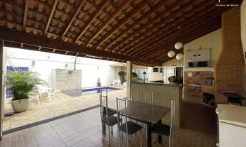 Imagem 3: Casa Térrea em Condomínio Espaçosa com 5 Dormitórios, Piscina, Área Gourmet e Mezanino, Vi