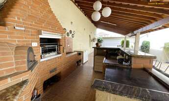 Imagem 4: Casa Térrea em Condomínio Espaçosa com 5 Dormitórios, Piscina, Área Gourmet e Mezanino, Vi