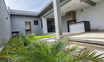 Imagem: Casa Térrea com Churrasqueira, Grama e