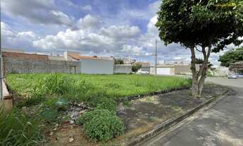 Imagem 3: Belo Terreno de Esquina com 364m² Plano em Recanto da Água Branca, Piracicaba-SP