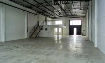 Imagem 2: Pavilhão Galpão / depósito com 4 vagas na garagem