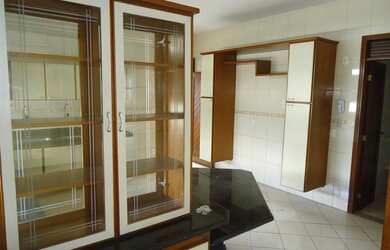 Imagem 5: Tirol, 4 dormitórios, 2 suíte, 4 banheiro, 2 vagas na garagem, 260M² de Área Construída