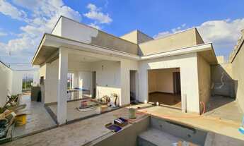 Imagem 2: Casa térrea a venda no condomínio Soleil, com 3 suítes e piscina