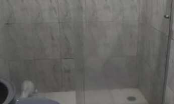 Imagem 5: Casa a venda com dois pontos comerciais no fundo