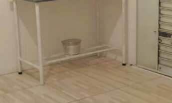 Imagem 7: Casa a venda com dois pontos comerciais no fundo