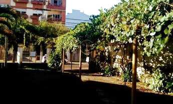 Imagem 4: Ótima Localização no Centro Sobrado 03 Dormitórios e 05 Vagas para Veículos