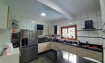 Imagem 2: Excelente Sobrado 03 dormitórios com Piscina