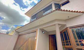 Imagem 4: Sobrado de 3 dormitórios com uma suíte com piscina no Bairro Mont Serrat