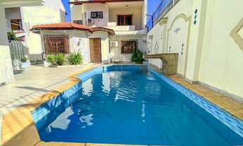 Imagem 2: Casa à venda em Canoas - Jardim do Lago - 248.97m² - Churrasqueira e Closet