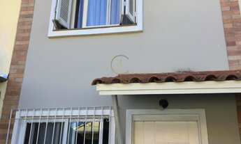 Imagem 1: Sobrado 2 dormitórios, com pátio e fechamento retrátil, próximo ao Centro