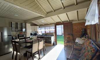 Imagem 3: CASA MISTA DE 02 DORMITÓRIOS COM ÓTIMO ACABAMENTO E DUAS VAGAS DE GARAGENS