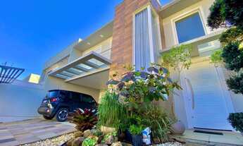 Imagem: SOBRADO COM 3 DORMITÓRIOS-SUÍTE- PISCINA