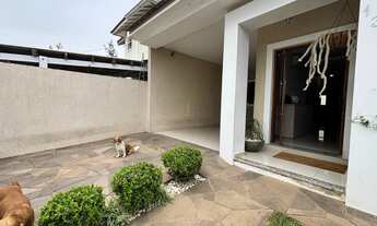 Imagem 2: Casa com Piscina em Canoas - Oportunidade de Venda no Bairro Igara