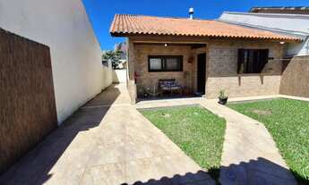 Imagem 3: Casa térrea com 2 dormitórios, sendo 1 suíte, 4 vagas, lareira, no bairro Igara