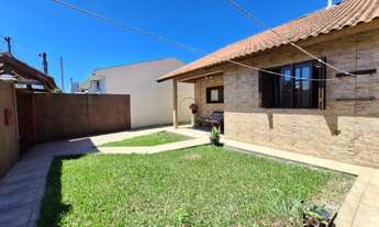 Imagem 4: Casa térrea com 2 dormitórios, sendo 1 suíte, 4 vagas, lareira, no bairro Igara