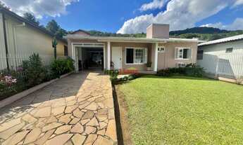 Imagem 2: Casa à venda em Viaduto, Igrejinha - Área de serviço, banheiro social, sala de estar e coz