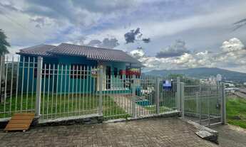 Imagem: Casa Semimobiliada com Churrasqueira e Varanda