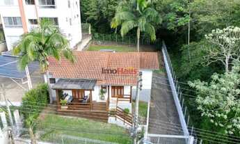 Imagem: Imóvel com área de serviço e cozinha