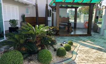 Imagem: CASA COM PISCINA E 05 DORMITÓRIOS