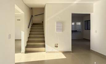 Imagem 3: Sobrado à Venda no Jardim Tropical com 3 Quartos, Área Gourmet e Próximo ao Shopping 3 Amé