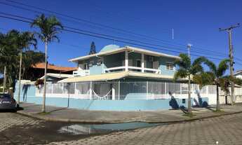 Imagem: Casa com 6 dormitórios a uma quadra do