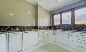 Imagem 5: Imóvel à Venda em Canela: Apartamento Mobiliado com Varanda e Churrasqueira no Centro