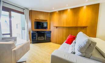 Imagem 2: Imóvel à Venda em Canela: Apartamento Mobiliado com Varanda e Churrasqueira no Centro