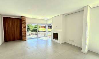 Imagem 2: CASA 3 SUITES LOCALIZADA EM BAIRRO JUNTO AO CENTRO DE GRAMADO