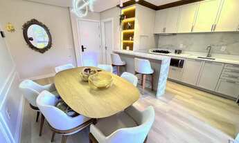 Imagem 4: Elegância Francesa em Gramado: Apartamento de Alto Padrão com 2 Suítes