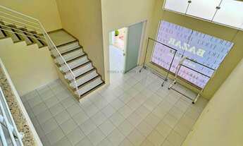 Imagem 4: Casa de alto padrão com sala comercial