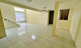 Imagem 7: Casa de alto padrão com sala comercial