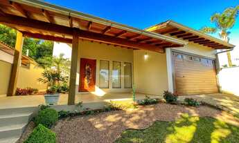 Imagem: Casa Com 1 Suíte 2 Dorm. E Piscina em