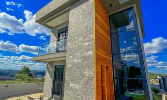 Imagem: Sobrado Alto Padrão com 3 Dorm. (1 Suíte)