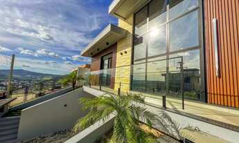 Imagem 5: Linda Casa de Alto Padrão com 3 Dorm. (2 Suítes) e Piscina em Estância Velha