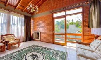 Imagem 3: Casa Estilo Sítio Urbano com 3 Suítes e Piscina em Região Central de Ivoti