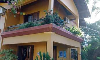 Imagem: Ampla Casa Com 244,28m² Em Um Terreno Com