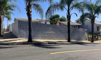 Imagem: Casa de Esquina, com 03 dormitórios e Amplo