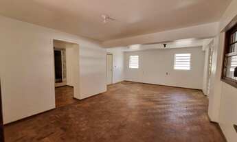 Imagem 5: Casa ampla para comércio e / ou moradia! 3 dormitórios, peças amplas, pátio coberto!