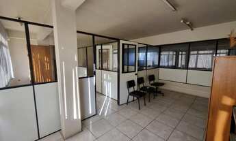 Imagem 7: Amplo prédio com loja, depósito, escritórios, elevador de carga, salão de festas, terraço